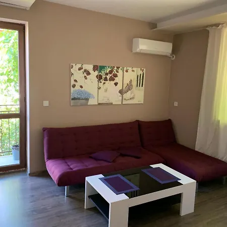 ели Apartment