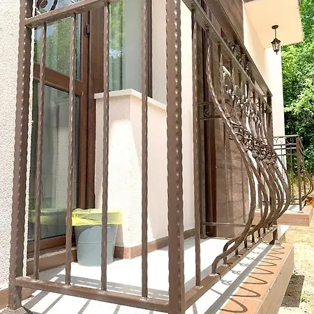 ели Apartment *